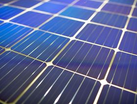 ألواح طاقة شمسية - المصدر: بلومبرغ
