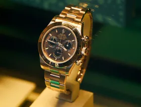 ساعة "رولكس" من طراز "دايتونا" الذهبي - بلومبرغ