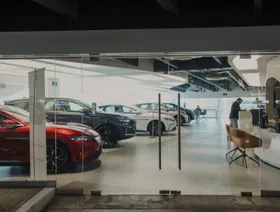 سيارات كهربائية من إنتاج شركة "بي واي دي" في صالة عرض الشركة داخل متجر ليفربول في مكسيكو سيتي، المكسيك، يوم الثلاثاء 31 أكتوبر 2023. - المصدر: بلومبرغ