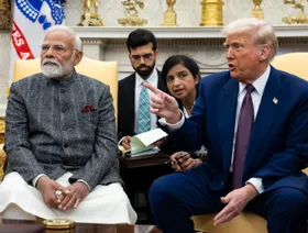 الرئيس الأميركي دونالد ترمب ورئيس الوزراء الهندي ناريندرا مودي في البيت الأبيض، 13 فبراير 2025 - بلومبرغ