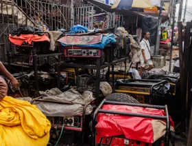 نيجيريا تتفاوض مع الصين على قرض بملياري دولار لشبكة كهرباء فائقة