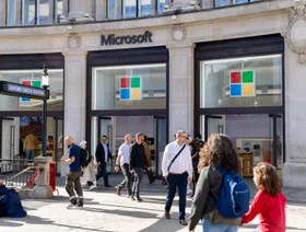 \"مايكروسوفت\" تخطط لاستثمار 30 مليار دولار في المملكة المتحدة