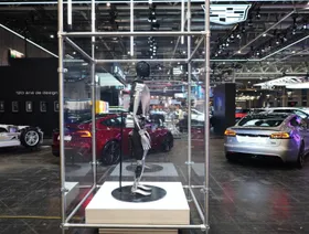 \"تسلا\" تنعطف نحو الروبوتات وسط تساؤلات عن ارتفاع تقييمها