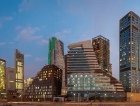 عدد من مباني الأعمال في مركز الملك عبدالله المالي في العاصمة السعودية الرياض - المصدر: بلومبرغ