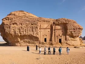 وزير السياحة السعودي: نعمل لدمج الذكاء الاصطناعي في القطاع دون تقليص العمالة