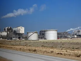 إحدى المنشآت الصناعية في مدينة الجبيل الصناعية، على بعد 95 كيلومتراً إلى الشمال من مدينة الدمام في المنطقة الشرقية من المملكة العربية السعودية - AFP