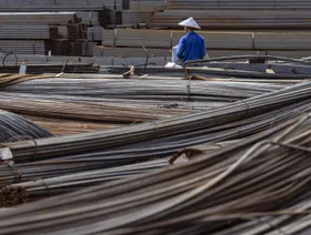 إنتاج الصلب والفحم يهبط في الصين وسط تفاقم ضغوط المعروض