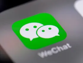 أيقونة تطبيق "وي تشات" - بلومبرغ