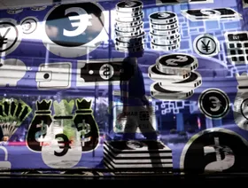 الرهان الكبير ضد الدولار يتحول إلى صفقة مؤلمة للمستثمرين