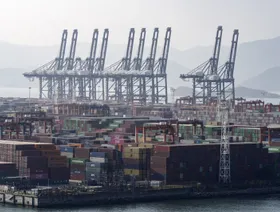 التجارة الصينية تصمد.. مؤشرات إيجابية رغم تصعيد الرسوم