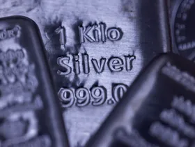 من تسبب بارتفاع سعر الفضة القياسي؟ اسألوا الطاقة الشمسية