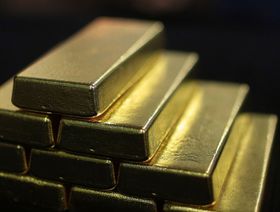سعر الذهب يتراجع وسط مؤشرات على تقدم محتمل في محادثات التجارة