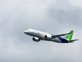 طائرة طراز 'C919' تنتجها شركة 'كوماك' - بلومبرغ