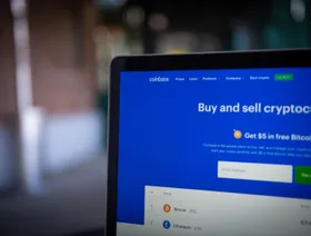 واجهة موقع 'كوين بيس'على شاشة جهاز كمبيوتر محمول - المصدر: بلومبرغ