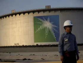 استطلاع: السعودية تتجه لرفع سعر النفط إلى آسيا في نوفمبر