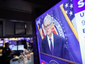 الأسهم الأميركية تنخفض بعد تحذير باول من تقلبات سوق العمل