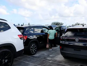 أرباح \"فولكس واجن\" التشغيلية تهبط 40% قبل تفعيل الرسوم الأميركية