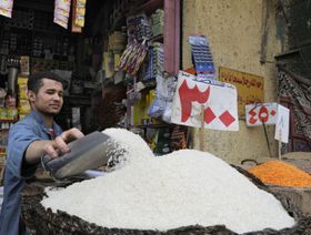 محل شعبي لبيع السلع الغذائية في القاهرة، مصر - بلومبرغ