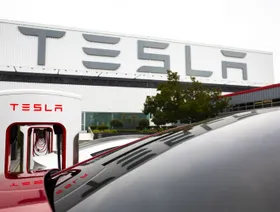 أسهم تسلا تتراجع بعد إعلانها عن أرباح دون توقعات وول ستريت