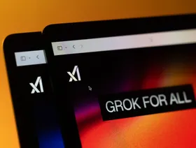شعار "xAI" التابعة لإيلون ماسك ورسالة "Grok For All" على حاسوب محمول - بلومبرغ