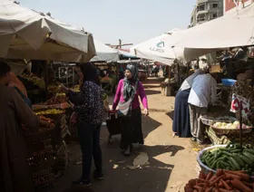 موجة تضخمية مرتقبة تضرب جيوب المصريين بعد رفع أسعار الوقود