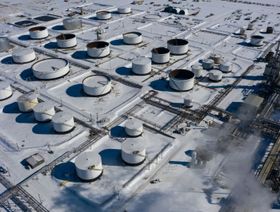 صهاريج تخزين النفط والوقود في مصفاة النفط التابعة لشركة (Sinclair Casper Refining Co) في كاسبر، وايومنغ، الولايات المتحدة - المصدر: بلومبرغ