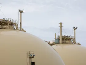 في سابقة نادرة.. سفينة \"مظلمة\" تنقل غازاً روسياً معاقباً قبالة ماليزيا