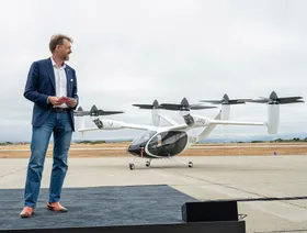 مؤسس \"جوبي\" للتاكسي الطائر يعود لنادي المليارديرات