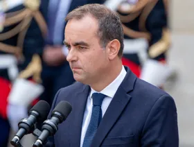 استطلاع: فرنسا الدولة الأكثر عرضة لمواجهة أزمة سندات