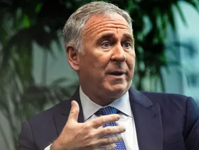 \"سيتاديل\": العزوف عن الدولار لصالح الذهب كملاذ آمن يبعث على القلق