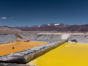 أحواض تبخير في منجم ليثيوم بمنطقة كاتاماركا، الأرجنتين - المصدر: بلومبرغ