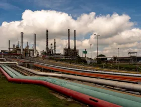 وحدة المعالجة الهيدروجينية الجديدة للديزل، المصممة لتقليل نسبة الكبريت في المليون في الوقود، في مصفاة إيكوبترول بارانكابيرميجا في بارانكابيرميجا، مقاطعة سانتاندير، كولومبيا - بلومبرغ