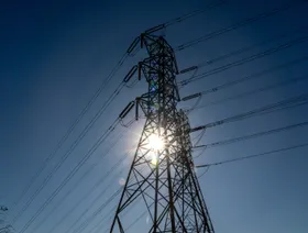 برج لنقل التيار الكهربائي - بلومبرغ