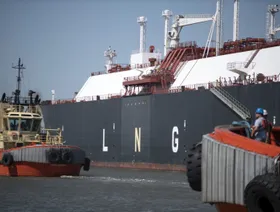 بلومبرغ: مصر تستأجر وحدة تغويز لاستيراد الغاز المسال لمدة 10 سنوات