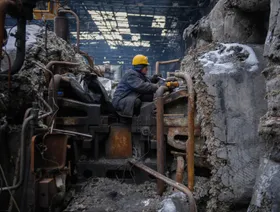 أوكرانيا تبدأ موسم التدفئة رغم الهجمات الروسية على شبكة الكهرباء