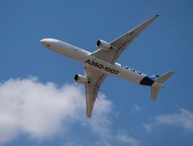 الطائرة "إيه 350-1000" من "إيرباص" خلال معرض باريس للطيران - بلومبرغ
