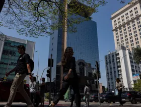 \"بنك أوف أميركا\": تدفقات أكبر إلى الأسواق الناشئة مطلع 2026