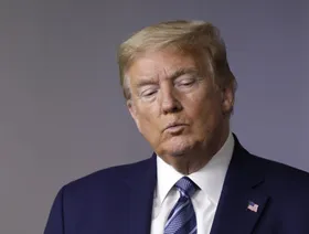 ترمب يحاول إغراء الشركات بتسهيل التصاريح وخفض الضرائب