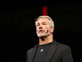 حيازات \"ستراتيجي\" من عملة بتكوين تتجاوز 70 مليار دولار