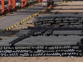 الصين تسعى لإنعاش صناعة الصلب بدون خفض في الإنتاج