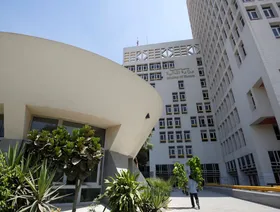 فوائد الديون تواصل الضغط على ميزانية مصر وتفاقم العجز إلى 2.5%