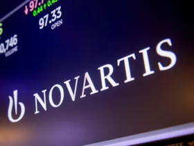شعار "نوفارتس" بقاعة التداول في بورصة نيويورك، الولايات المتحدة الأميركية - بلومبرغ