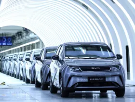 لأول مرة.. \"BYD\" تتفوق على \"تسلا\" بمبيعات السيارات الكهربائية في أوروبا