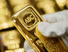 سعر الذهب ينخفض مع ترقب إعلان ترمب عن صفقة تجارية