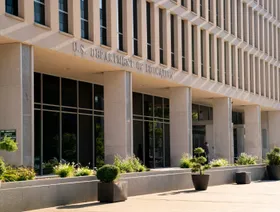 ترمب يخطط لإصدار أمر تنفيذي يوجه بإغلاق وزارة التعليم