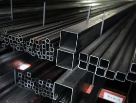 الاتحاد الأوروبي يعتزم رفع الرسوم الجمركية على واردات الصلب أسوةً بأميركا