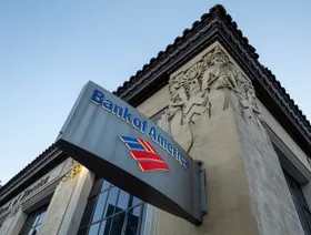 لافتة تحمل شعار "بنك أوف أميركا" - بلومبرغ