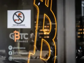 شعار بتكوين في بورصة العملات المشفرة "GBTC" بمدينة برشلونة في إسبانيا - بلومبرغ