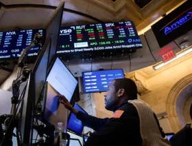 صورة من داخل قاعة التداول في بورصة نيويورك للأوراق المالية، الولايات المتحدة الأميركية - بلومبرغ