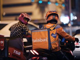 سائق تابع لشركة "طلبات" الإماراتية في طريقه لتوصل طلبيات في الدوحة، دولة قطر - Getty Images